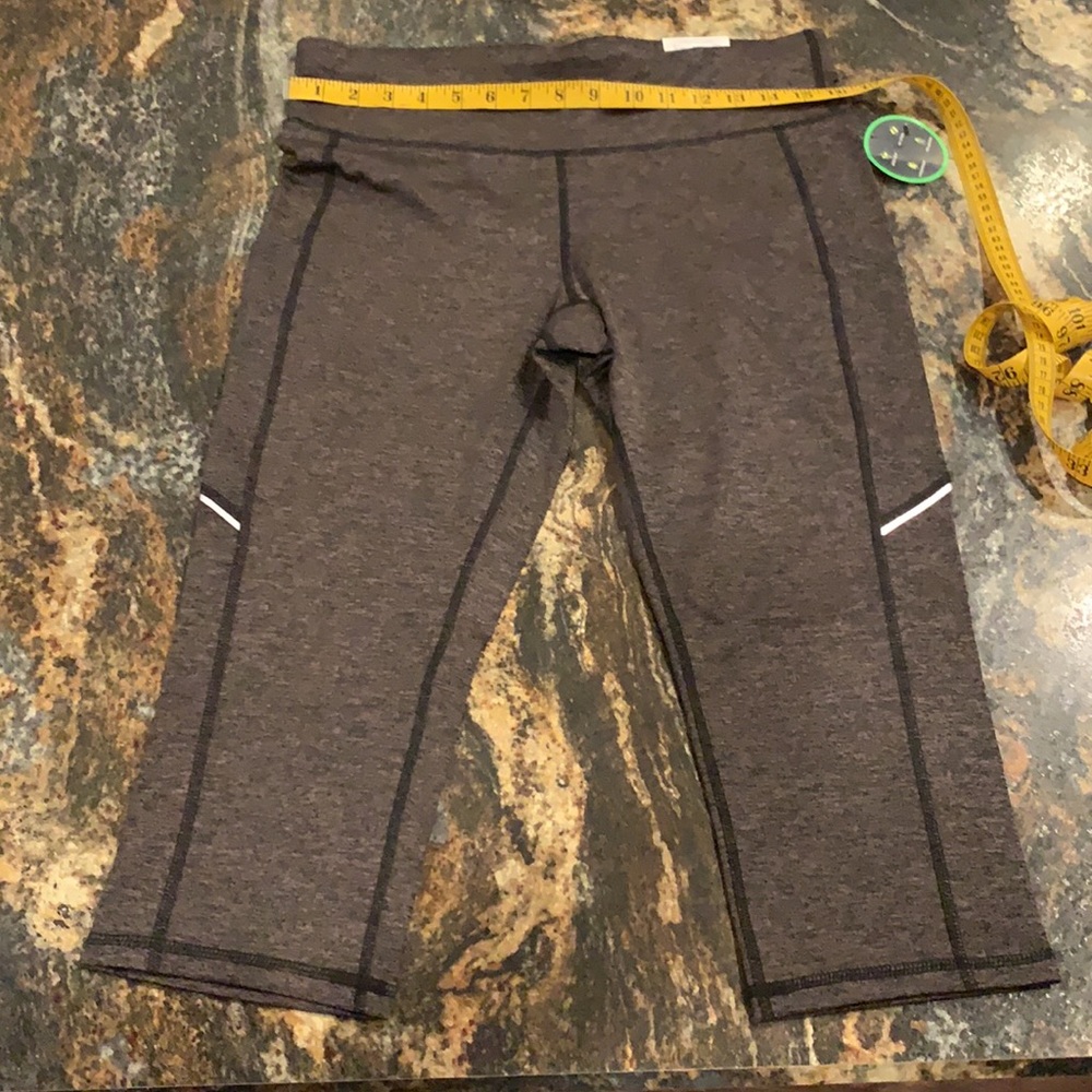 NWT Xersion Performance Capri Leggings - Picture 2 of 10